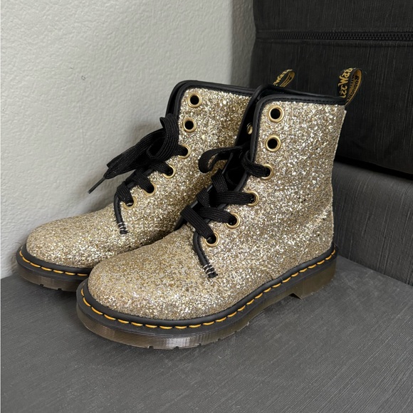 NWOT Dr Martens 1460 Farrah Chunky Gold Glitter Lace Up Boot